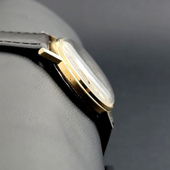 Vintage Men's Timex Electric Gold-Tone | New Battery + New Leather Strap - Picture 4 of 6